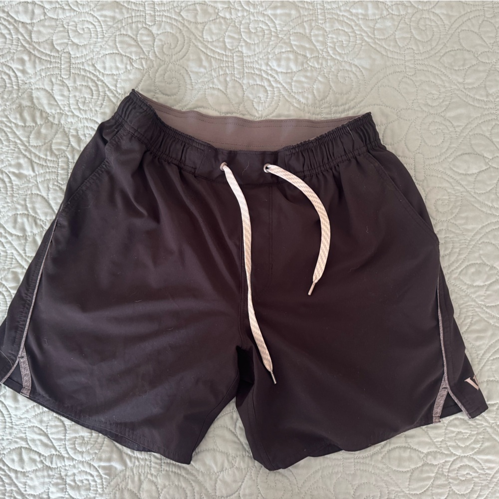 Vuori Men’s Black Athletic Shorts Small